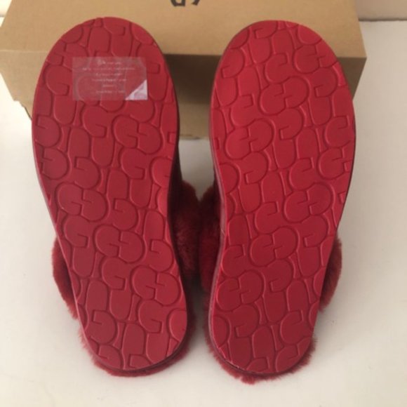 UGG Genuine Shearling Scuffette II Quilted Leather Red Slipper. Size: 8, 9 - Picture 7 of 15